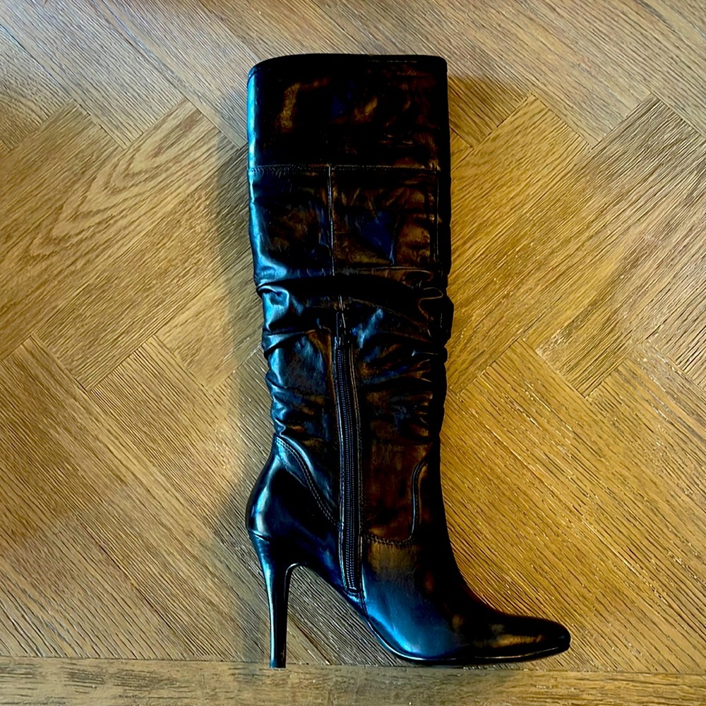 Attractive heeled black leather Aldo boots…worn once!